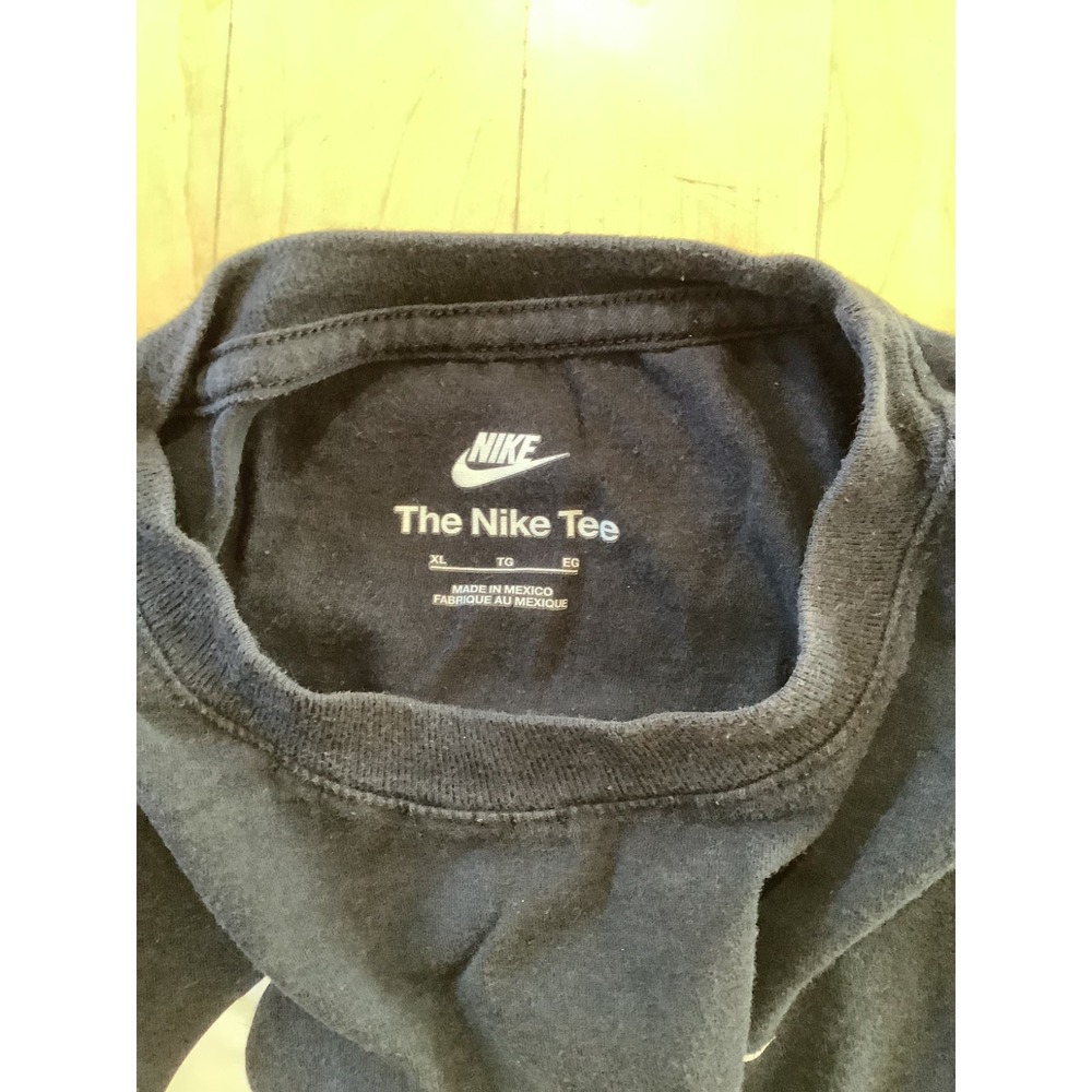 Nike Air Boy's Youth Size X-Large Black Graphic T-Shirt - Picture 3 of 8